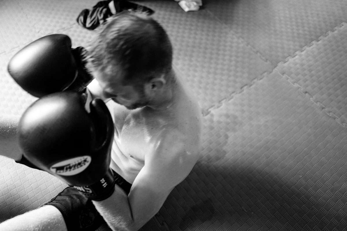 Kickbox-Vorbereitung mit Marcel Stecker im Nader's Gym, Sportfotografie von Leon Farrenkopf