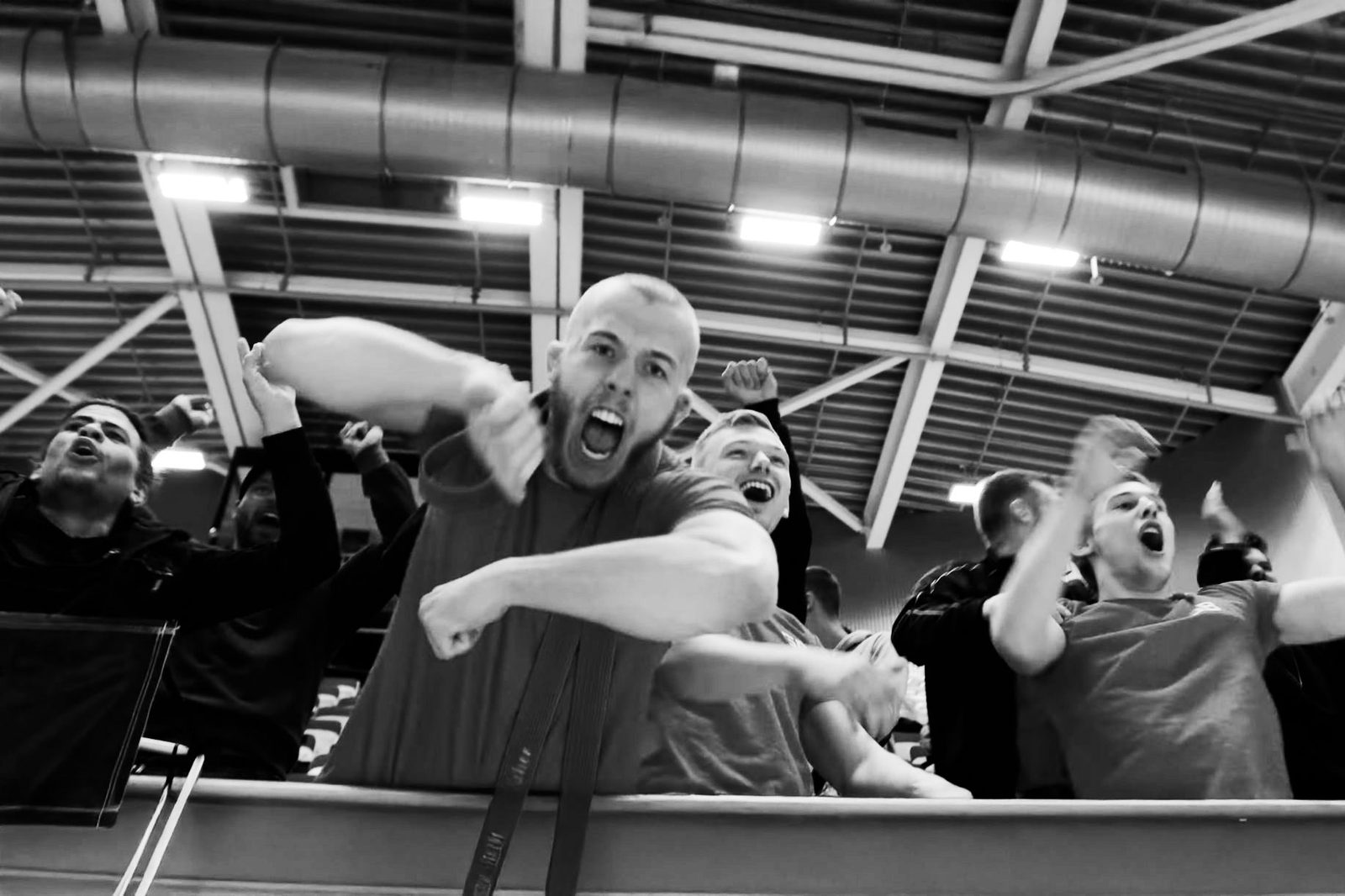 Oss: Dokumentarfilm von Leon Farrenkopf über vier BJJ-Athleten auf dem Weg zu einem Turnier in Amsterdam